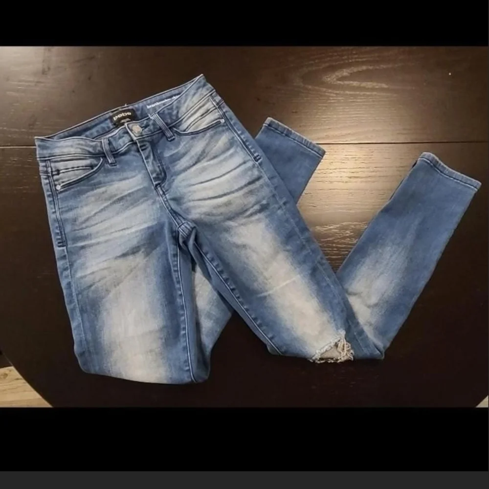 #66 - bebe Light Blue Distressed Skinny Jeans, Size 25 - Picture 2 of 8